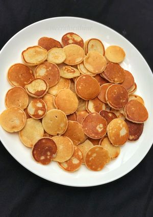 A picture of Mini pancakes.