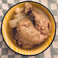 A picture of Daikon Radish Chicken Soup 🐔.