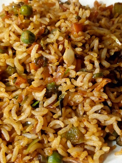 மசாலா ரைஸ் (Masala Rice recipe in Tamil) செய்முறை முக்கிய புகைப்படம்