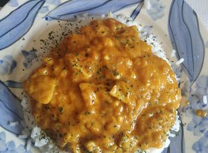 Foto principal de Pollo con arroz al curry y agua de coco 🥥🍛
