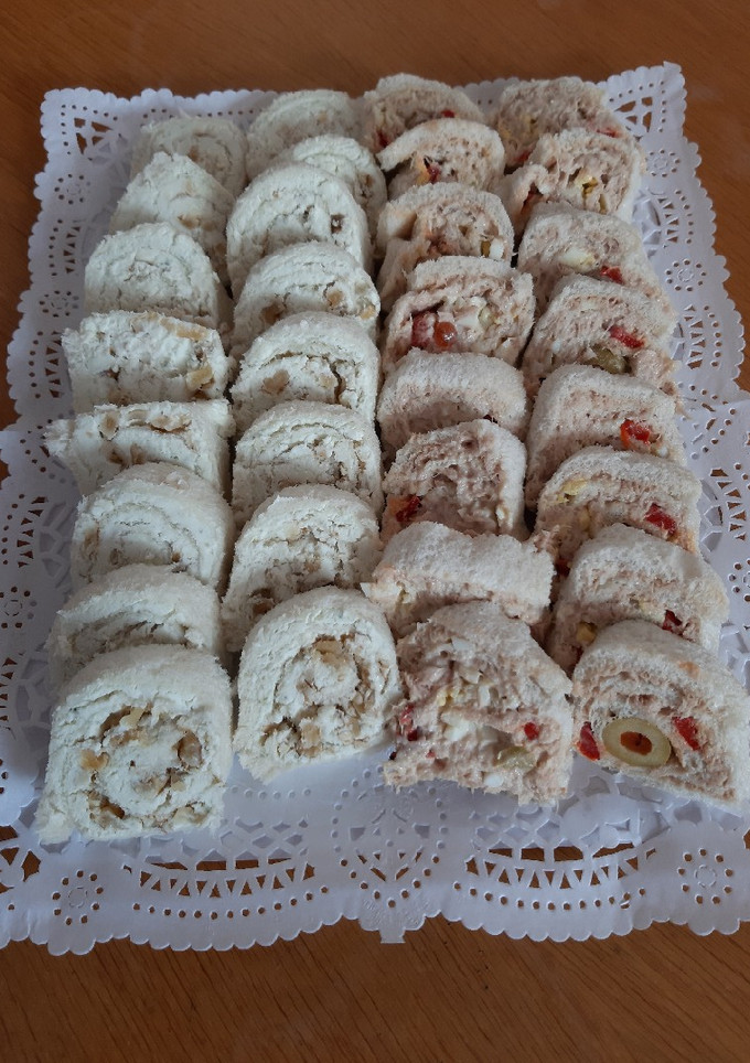Una foto de Arrollados de pan de miga