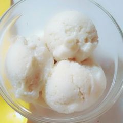 A picture of Banana-Vanilla Icecream.