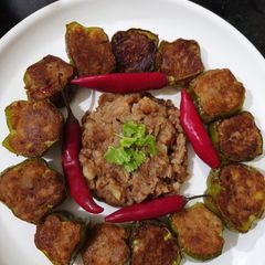 A picture of Stuffed capsicum.