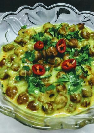 A picture of Rajasthani chane gravy.