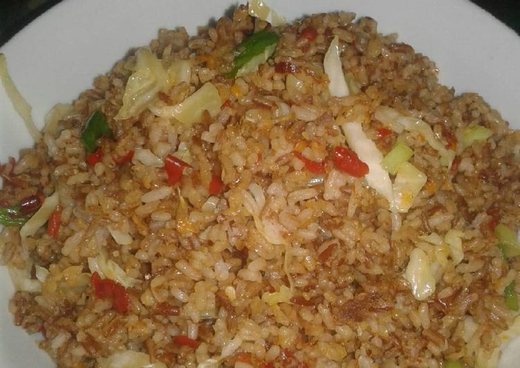 Bagaimana Menyiapkan Nasi Goreng beras merah Anti Gagal