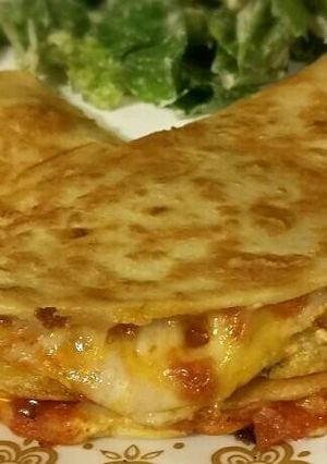 A picture of Pizza Quesadillas.