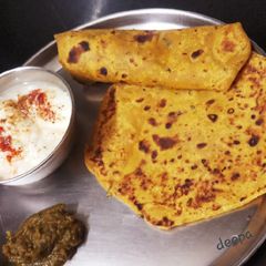 A picture of Dal parantha.
