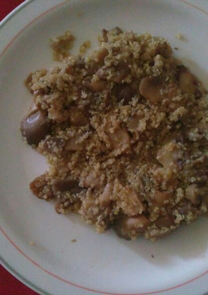 Una foto de Quinoa con setas