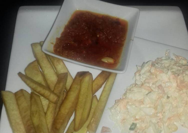 Fried yam with stew and coleslaw