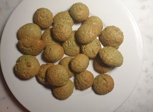 Una foto de Galletas keto parmesano y espirulina