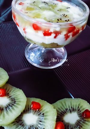 A picture of Kiwi pomegranate milk pudding.