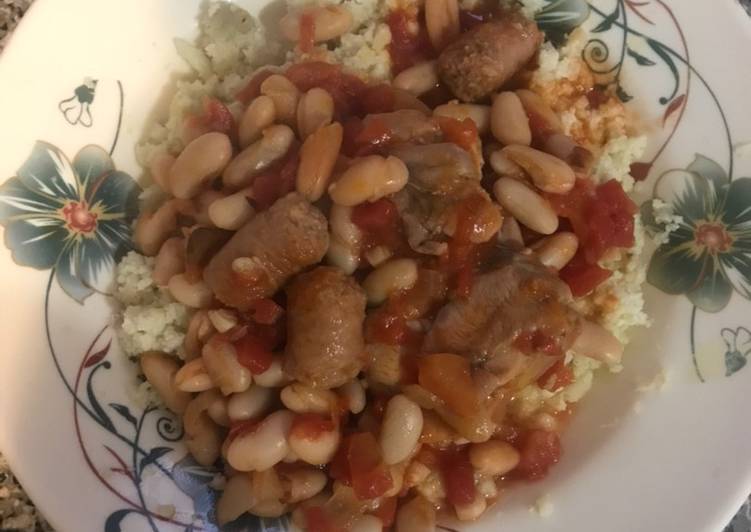 الدجاج مع السجق والفاصوليا