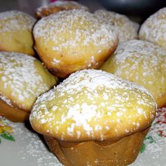 A picture of Vanilla cupcakes#author marathon.