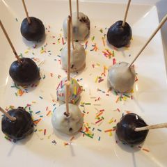 A picture of Cake pops.