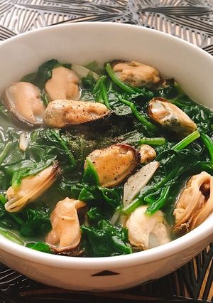 Hình của món Canh Cải Bó Xôi Nấu Trai (Vẹm Đen).