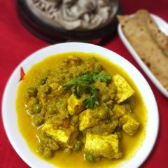 Hariyali mutter paneer A picture of Hariyali mutter paneer.