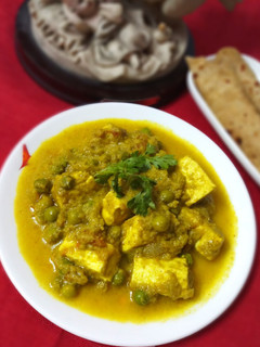 A picture of Hariyali mutter paneer.