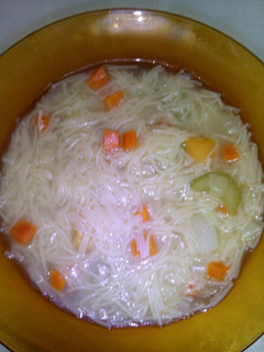Una foto de Sopa de verduras con fideos