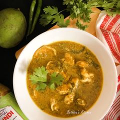 A picture of Aam Kasundi Chingri Bhapa (Steamed Mango Mustard Prawn Curry - Bong style).