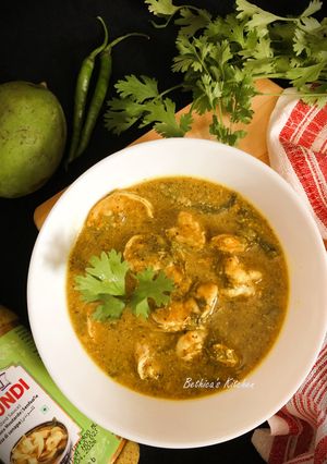A picture of Aam Kasundi Chingri Bhapa (Steamed Mango Mustard Prawn Curry - Bong style).