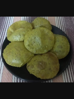 પાલક મસાલા પૂરી (Palak Masala Poori Recipe In Gujarati) રેસીપી મુખ્ય ફોટો