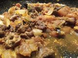 لحمة مشوية مع بصل وبندورة