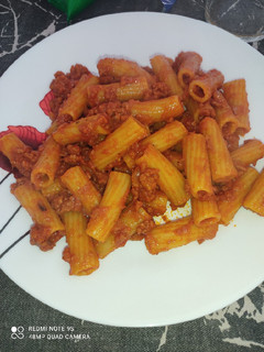 Una foto de Pasta boloñesa a mi manera.🍝