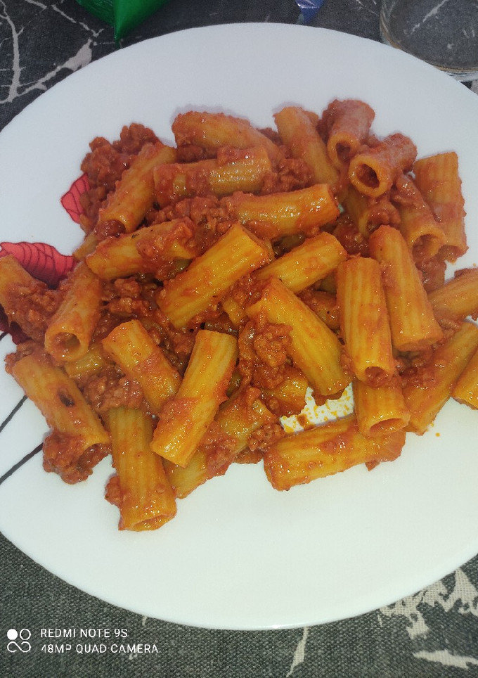 Una foto de Pasta boloñesa a mi manera.🍝