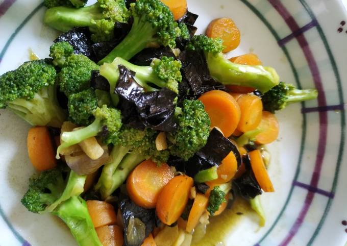 Cara Gampang Menyajikan Cah brokoli nori yang Bikin Ngiler
