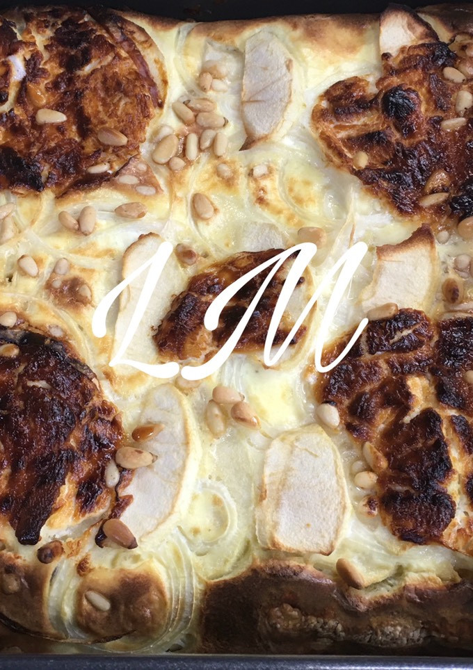Una foto de Hojaldre de queso de cabra y manzanas