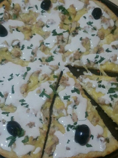 صورة لوصفة بيتزا بوازي بصلصة الجبن الاقتصادية اللذيذة 🧀🍕