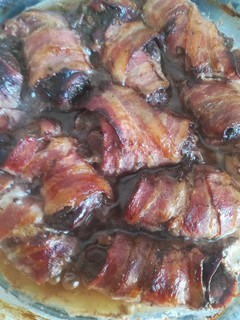 Baconba tekert csirkemáj recept fotója
