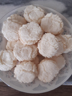 عکسی از دستور شیرینی ساده نارگیلی