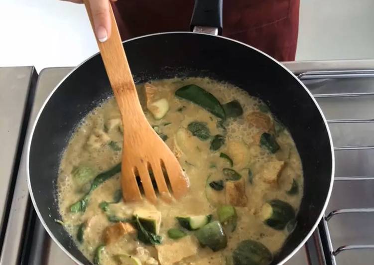 Cara Gampang Menyiapkan Thai Green Curry Anti Gagal