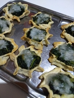 Una foto de Canastitas de acelga y salsa blanca