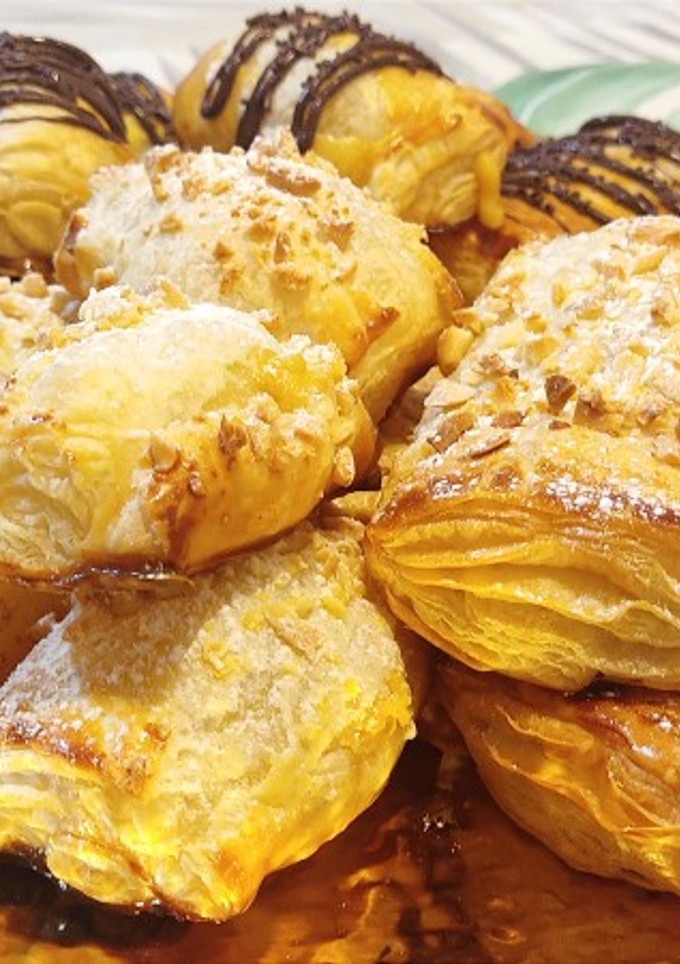 Una foto de Napolitanas de crema de turrón