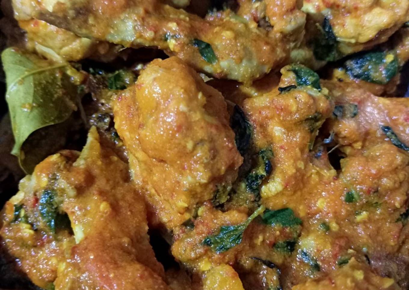 Ayam dengan mata kemangi