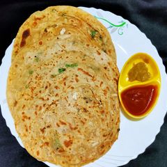A picture of Garlic Lachha Paratha.