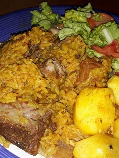 Una foto de Arroz con costillas de cerdo🥘