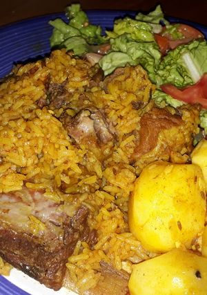 Una foto de Arroz con costillas de cerdo🥘
