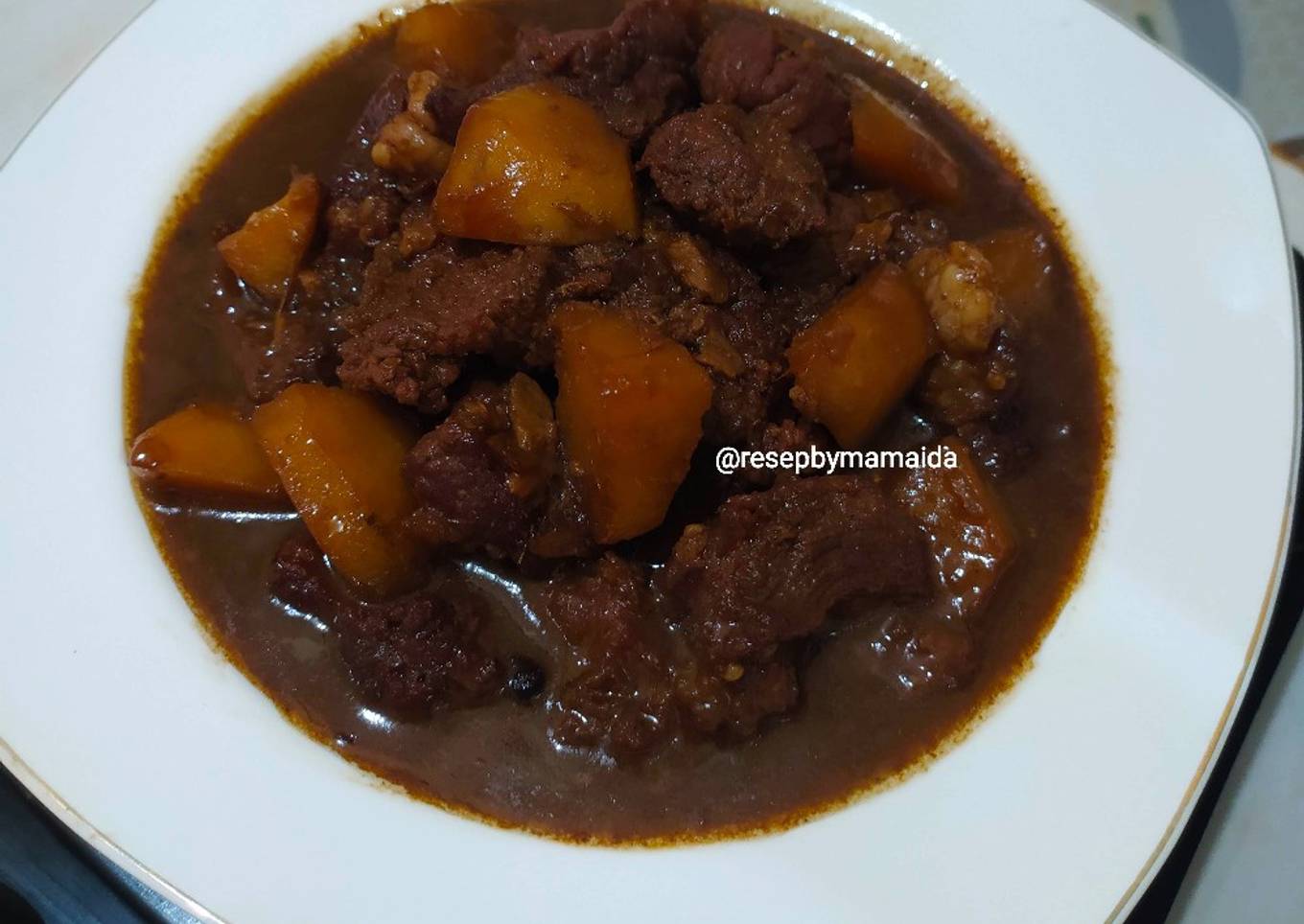 Semur Kentang dan Daging Sapi