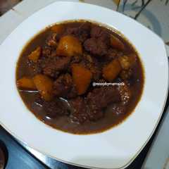 Semur Kentang dan Daging Sapi রেসিপির প্রধান ছবি