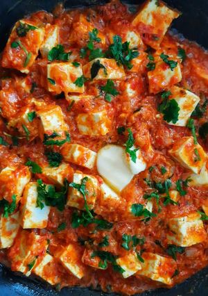 A picture of Panner butter masala.