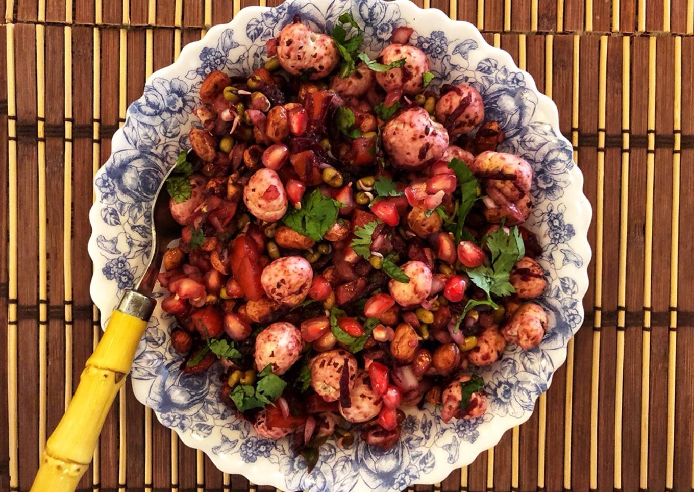 Peanut makhana chaat