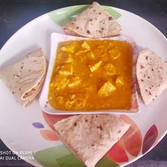 A picture of Matar paneer.