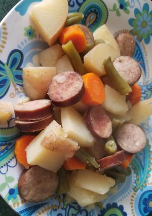 A picture of Slow cooker kielbasa and potatoes.