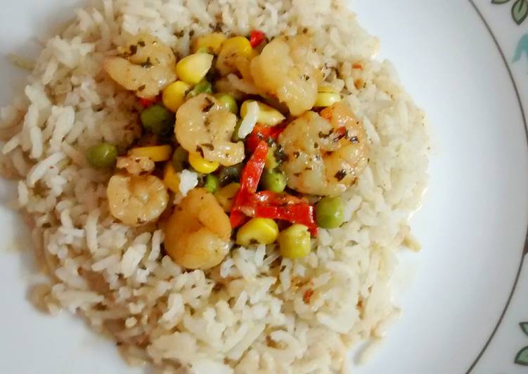 The Simple and Healthy Green Thai Prawn Curry