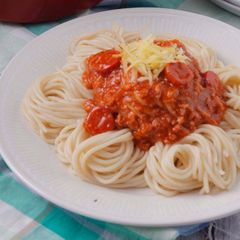 A picture of Pinoy Spaghetti.