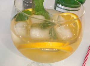 Foto de Gin com laranja e hortelã