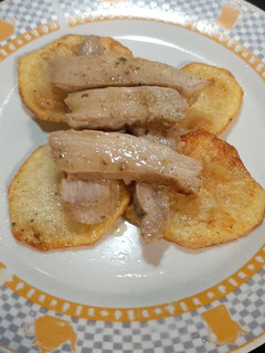 Una foto de Cruceta de cerdo al curry con lima